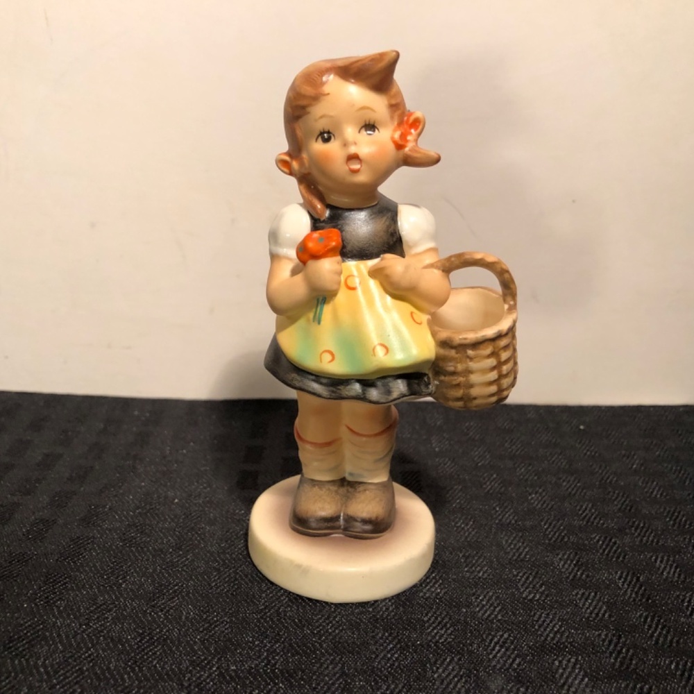 Vintage Goebel Hummel Figurine: Sister - Picture 8 of 11